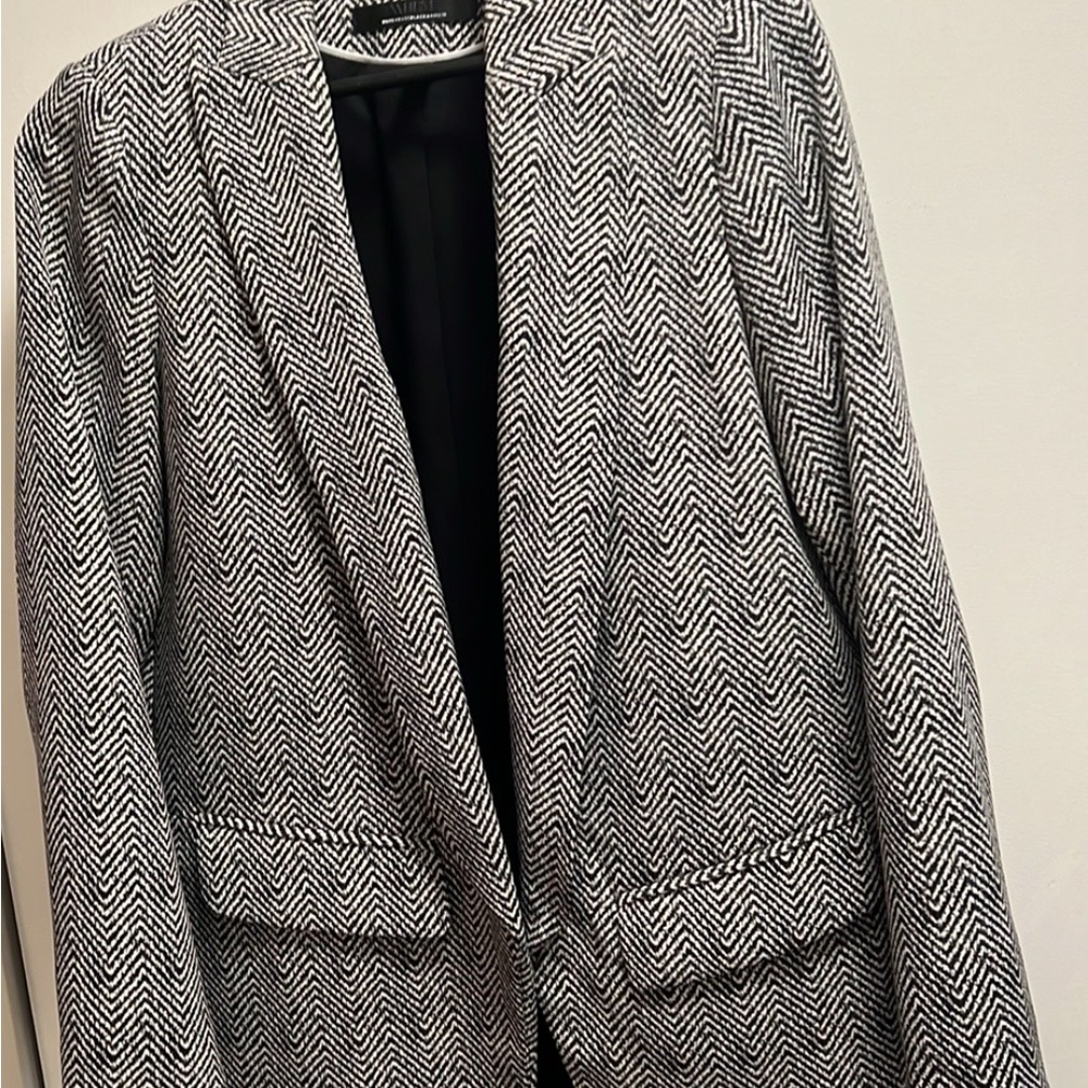 White Houe Black Market The Relaxed Blazer | Size 10P - Picture 2 of 6